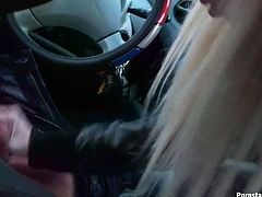 Thirsting for cum kinky slim blondie forgets where she wanna go. This bitch sees a dick boner and bows above the tool to give a solid blowjob for sperm right in the car. Check this amateur blowlerina in Tainster sex clip and be sure to jizz of delight.