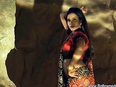 See a naughty Indian brunette stripping and flaunting her alluring body in this hot video provided by Bollywood Nudes.