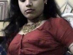 Adorable Indian girl is posing in homemade sex video