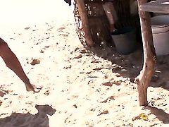 Chica Thais Leima is fucking good at making men cum with her skillful hands