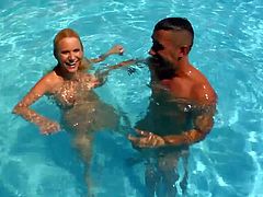 Juicy blonde babe Tammy with massively big natural boobs shows her love for hardcore sex at the poolside. She get slam fucked and exposes her bouncy boobs in the backyard. Watch and enjoy!