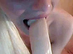 Blonde Toys Her Pussy Webcam Show Hot Dildo Action