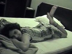 Indian Sex Lounge xxx clip provides you with a kinky amateur Indian brunette. This booty chick spins on the bunk bed and kisses her BF passionately with the hope to be fucked hard tonight.