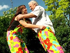 Slutty teen feels amazing having old guy smacking her twat in outdoor fuck session