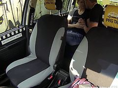Czech newbi fucked in the taxi