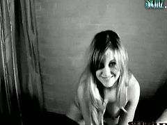 Skinz brings you a hell of a free porn video where you can see how this tattooed blonde slut poses and provokes you while assuming some very interesting poses.