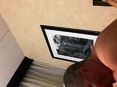 Austin shaved head chick blowing me in the hotel