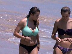 hot teen beach voyeur jiggly tits 3