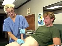 Horny dude enjoy a hell of a medical handjob