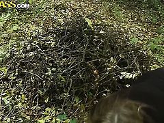 Abi has some time to give some oral pleasure