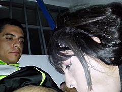 mamando a joven hermoso