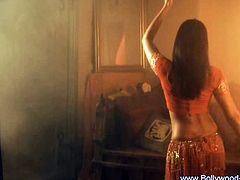 Make sure you don't miss this sexy bollywood girl showing off some pretty spectacular dancing skills. Watch her dancing really sexy for all of you erotic fans.
