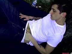 Homo Emo brings you a hell of a free porn video where you can see how the tattooed twink Chris Porter masturbates and poses under a tree for your enjoyment.