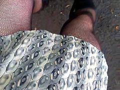 spacer po lesie w kozaczkach, bluzeczce i bodystockings