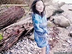 Are you interested in Asian porn? If you are also passionate about homemade amateur tapes, click to see the video! This brunette beauty feels at ease when filmed and is very friendly and photogenic. As she gets rid of all her clothes one by one, the slutty babe continues to smile and laugh. See her naked!