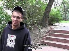 Czech Hunter brings you a hell of a free porn video where you can see how this naughty stud gives a great outdoors handjob while assuming very interesting poses.