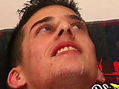Amateur straight twink gets a creamy facial from his pals in his first gay experience