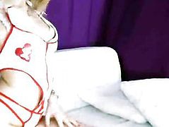 Blonde Masturbates on Cam