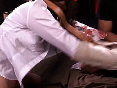 Yuna Shiina makes dude ejaculate