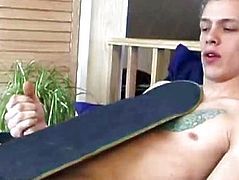 Straight amateur skaterboy cums on board