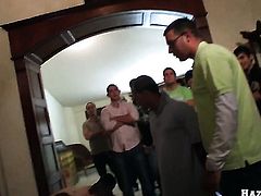 Fuck crazed gal is fucking good at making men cum with her soft hands