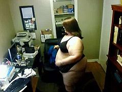 Solo #78 (SSBBW) Showing off her Body on Webcam