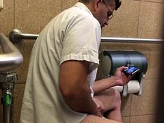Str8 spy men in public toilet ll