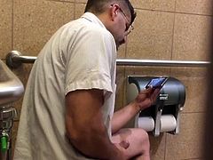 Str8 spy men in public toilet lll