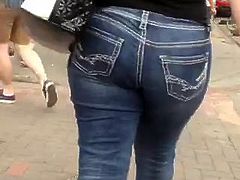 Nice phat booty in jeans
