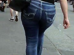 Nice phat booty in jeans