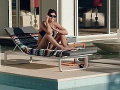 Alexandra Daddario - San Andreas (Bikini)