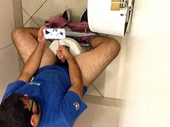 Str8 spy Asian guy in public toilet