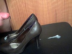 Getting High Heels Pumps Sticky With Cum