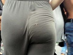 Hot white ass loose pants jiggle!