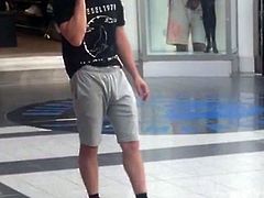 Str8 bulge in mall