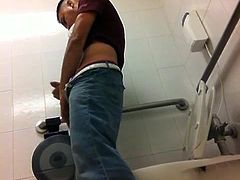 Str8 spy Mexican guy in public toilet