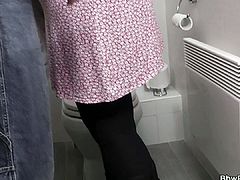 BBW is picked up and fucked in the restroom