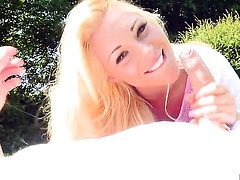 Victoria Summers enjoys dick sucking too much to stop in steamy oral action