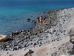 Lily Avidan and Tzila Karney - An American Hippie in Israel (1972)