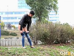 Girl drops her jeans and pisses in the grass