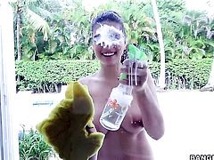 Brunette Carrie Brooks eats dudes meaty erect boner like crazy