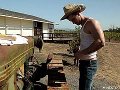 gay hunks working up a sweat