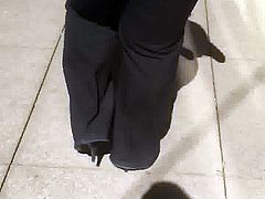 Fine ass big booty milf in black dress pants vpl 1