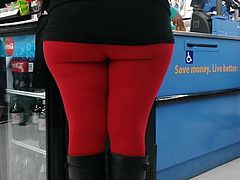 Big booty in leggings at walmart