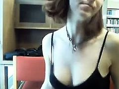 Cam amateur girl while talking toying her sexy vagina