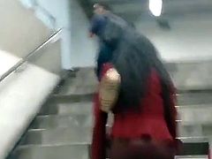 SE LE MARCA LA TANGA