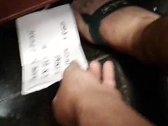 Desconocido acaba en mi pie y salgo a caminar sin limpiarlo