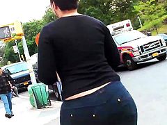 Jiggly Meaty Ass Short Hair Latina (Walking)