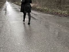 CARLA C PETITE BALADE SOUS LA PLUIE