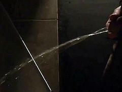 de olho no macho mijando 2